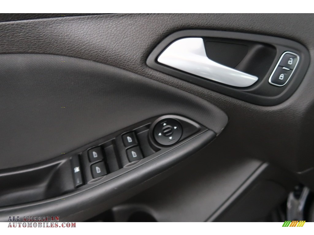 2017 Focus SE Sedan - Shadow Black / Charcoal Black photo #45