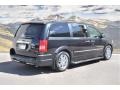 Chrysler Town & Country Limited Brilliant Black Crystal Pearlcoat photo #3
