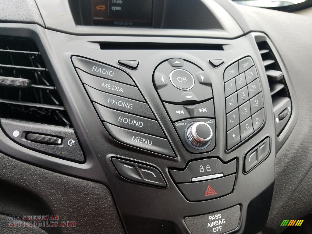 2018 Fiesta SE Hatchback - Ingot Silver / Charcoal Black photo #15
