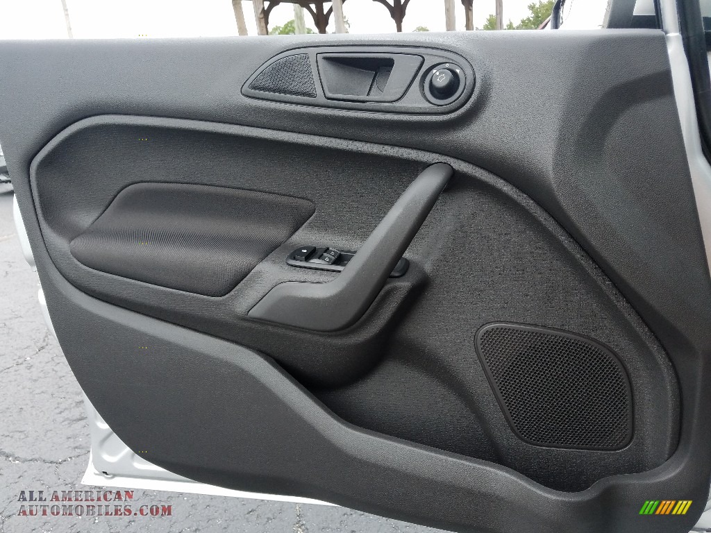 2018 Fiesta SE Hatchback - Ingot Silver / Charcoal Black photo #18