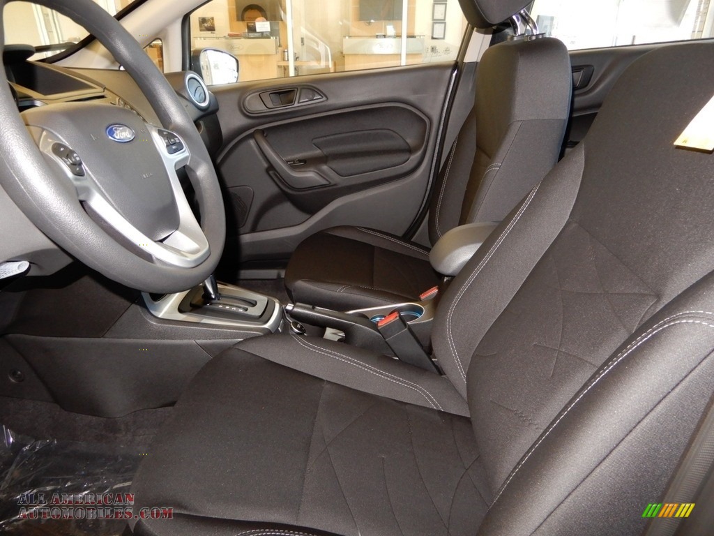 2018 Fiesta SE Sedan - Magnetic / Charcoal Black photo #7