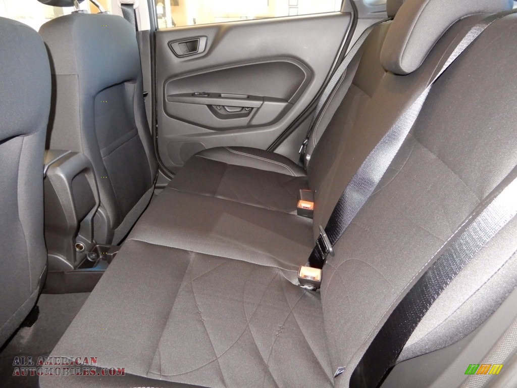 2018 Fiesta SE Sedan - Magnetic / Charcoal Black photo #8