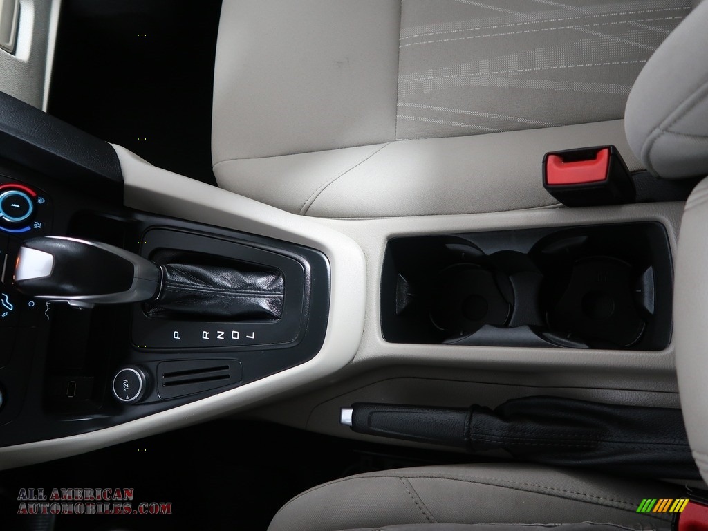 2015 Focus SE Hatchback - Ingot Silver Metallic / Charcoal Black photo #22