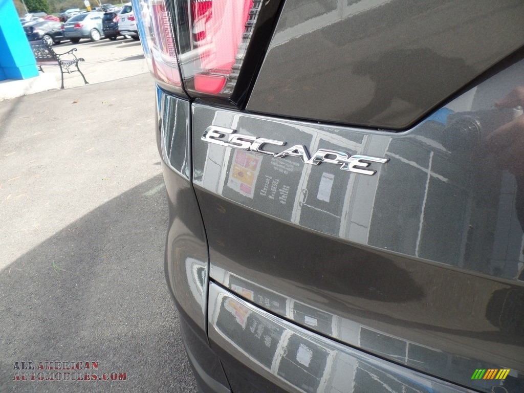 2017 Escape SE 4WD - Magnetic / Charcoal Black photo #11
