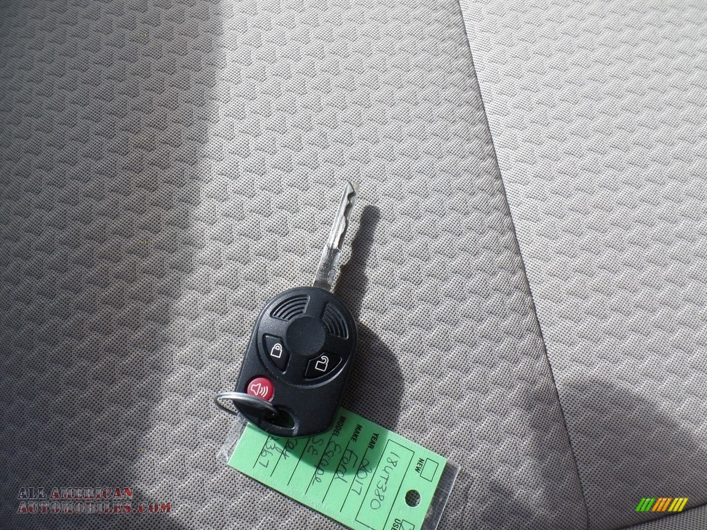 2017 Escape SE 4WD - Magnetic / Charcoal Black photo #17