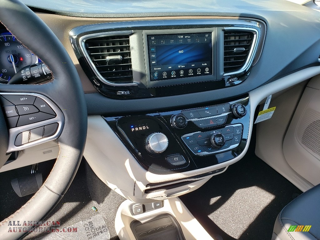 2019 Pacifica Touring L - Jazz Blue Pearl / Black/Alloy photo #9