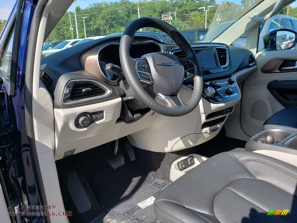 2019 Pacifica Touring L - Jazz Blue Pearl / Black/Alloy photo #10