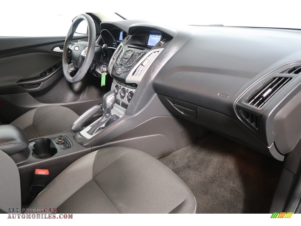 2013 Focus SE Sedan - Sterling Gray / Charcoal Black photo #13