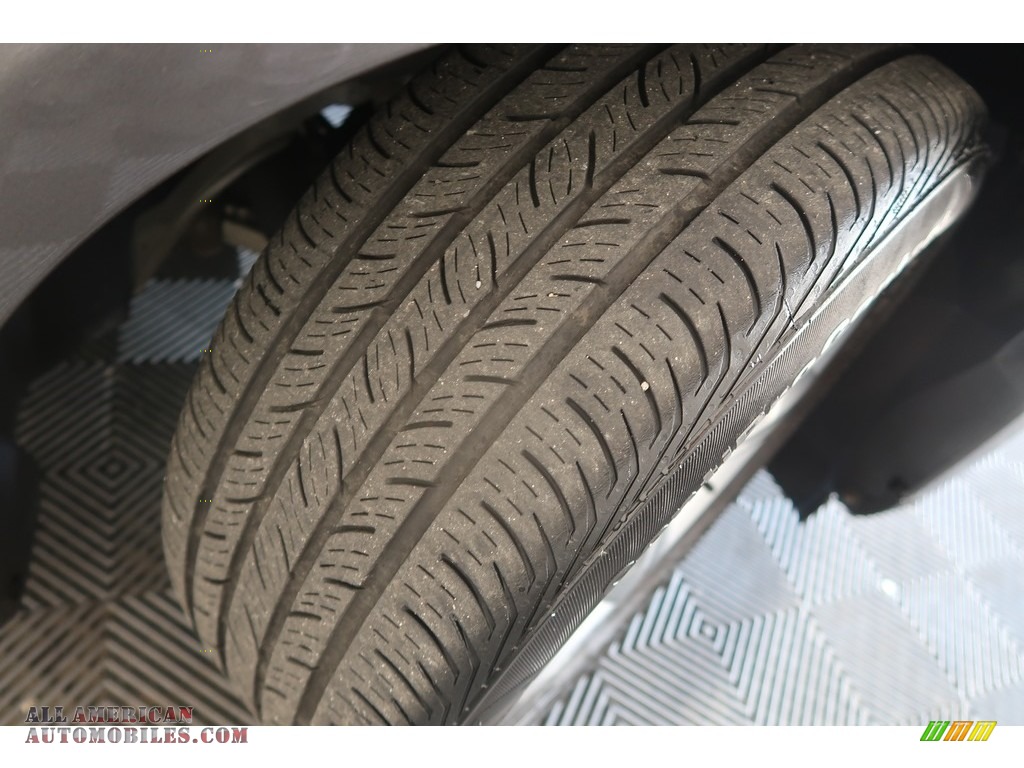 2013 Focus SE Sedan - Sterling Gray / Charcoal Black photo #26