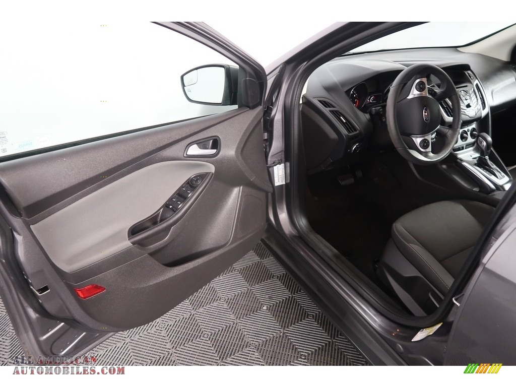 2013 Focus SE Sedan - Sterling Gray / Charcoal Black photo #36