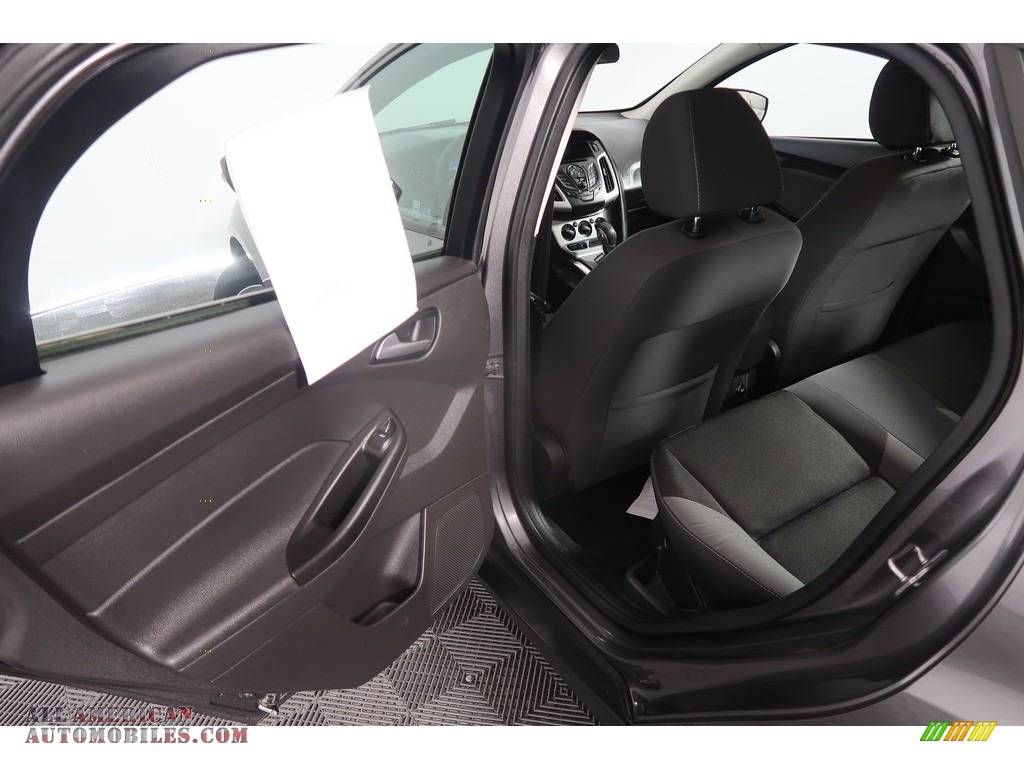 2013 Focus SE Sedan - Sterling Gray / Charcoal Black photo #37