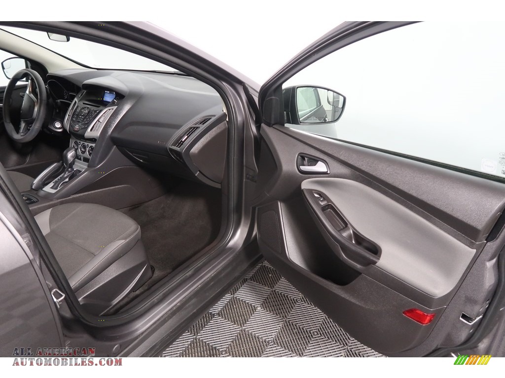 2013 Focus SE Sedan - Sterling Gray / Charcoal Black photo #39