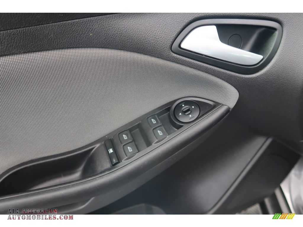 2013 Focus SE Sedan - Sterling Gray / Charcoal Black photo #45