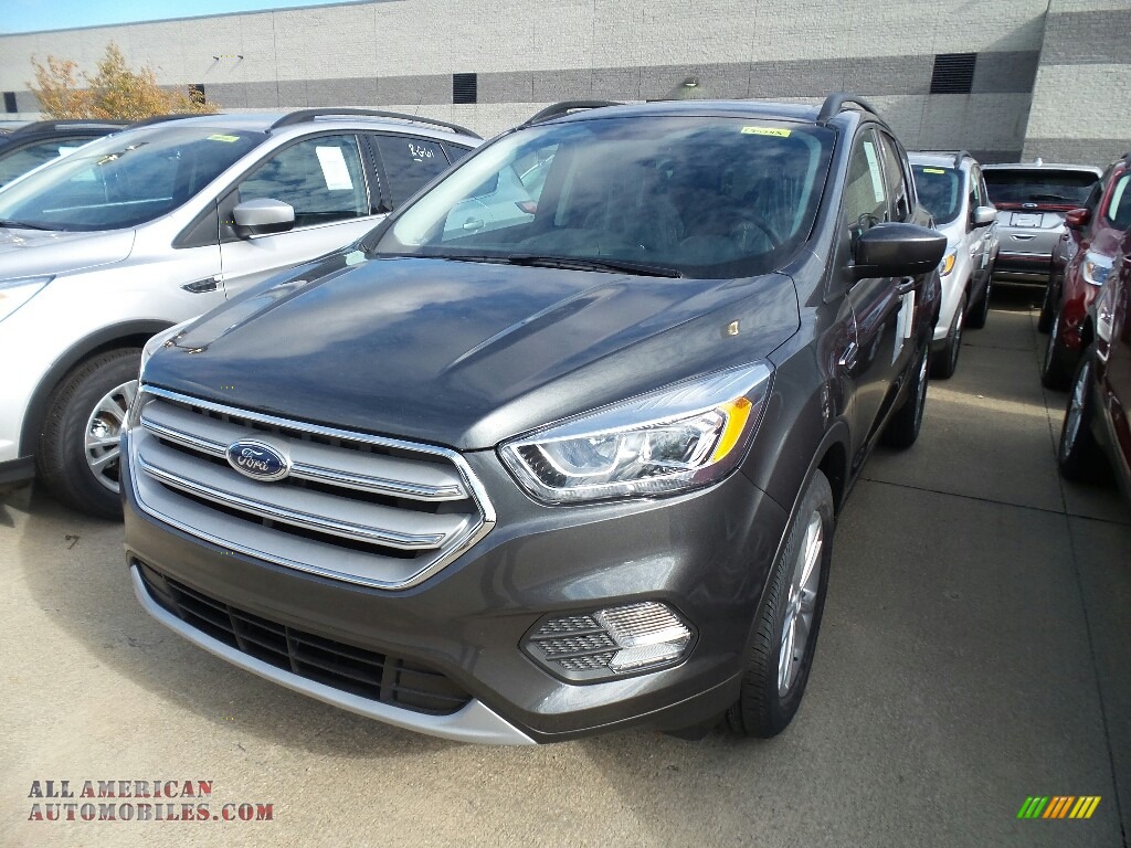 Magnetic / Chromite Gray/Charcoal Black Ford Escape SEL