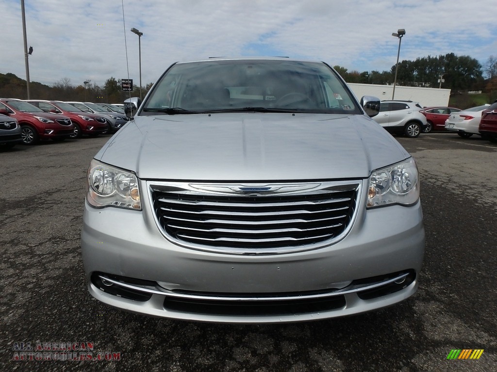 2011 Town & Country Touring - L - Bright Silver Metallic / Black/Light Graystone photo #2