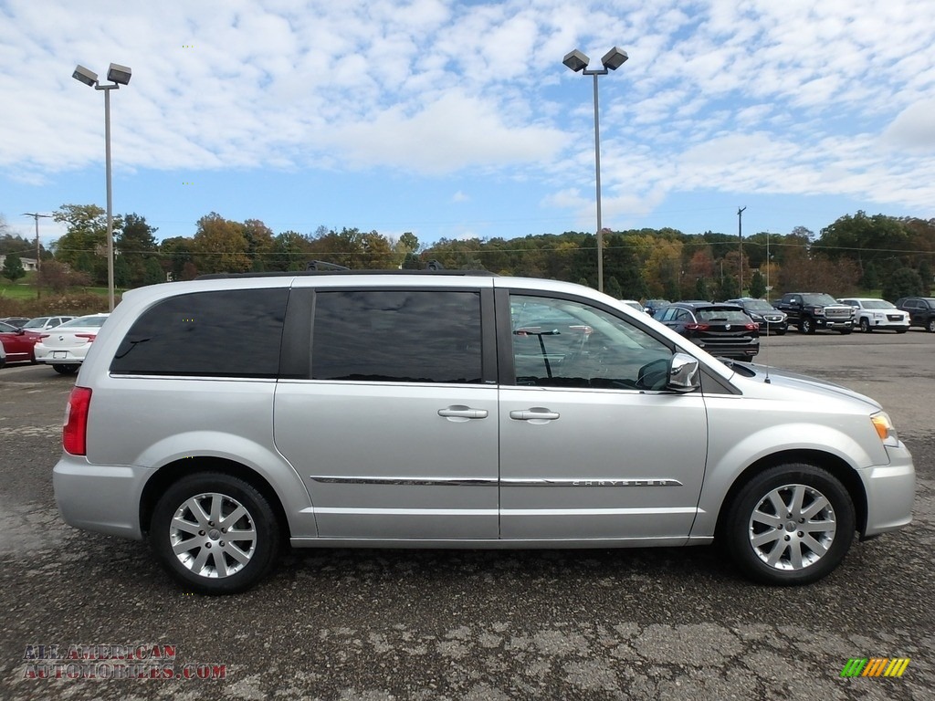 2011 Town & Country Touring - L - Bright Silver Metallic / Black/Light Graystone photo #5