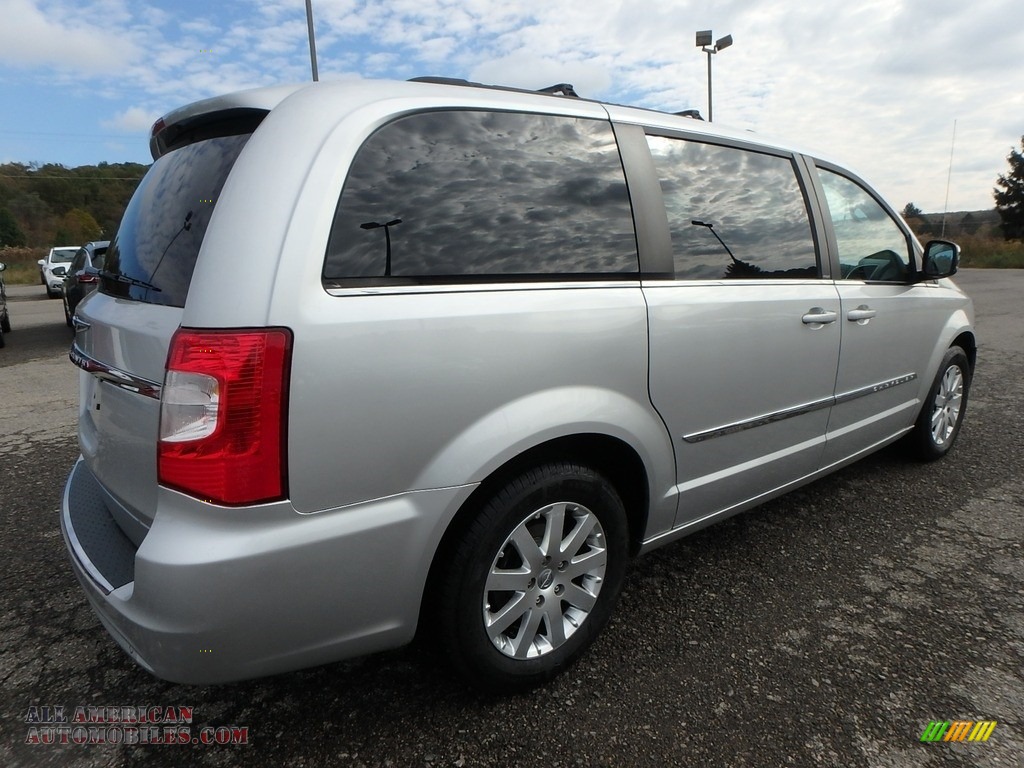 2011 Town & Country Touring - L - Bright Silver Metallic / Black/Light Graystone photo #9
