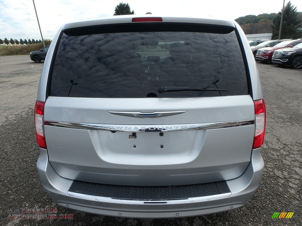 2011 Town & Country Touring - L - Bright Silver Metallic / Black/Light Graystone photo #10