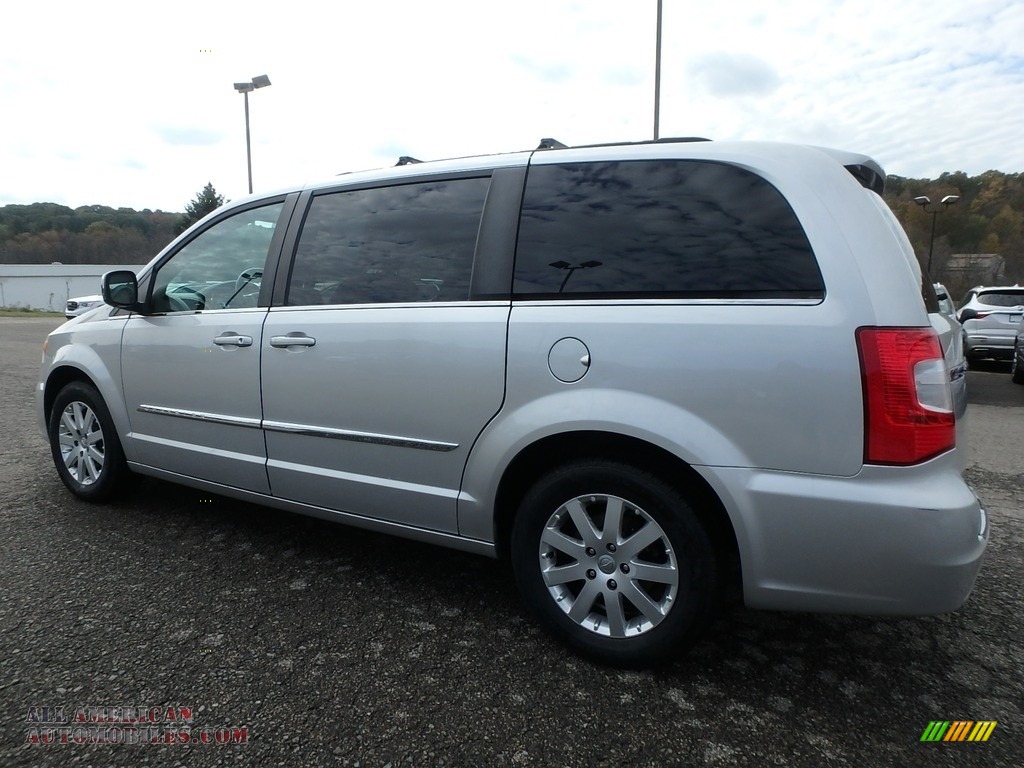 2011 Town & Country Touring - L - Bright Silver Metallic / Black/Light Graystone photo #12