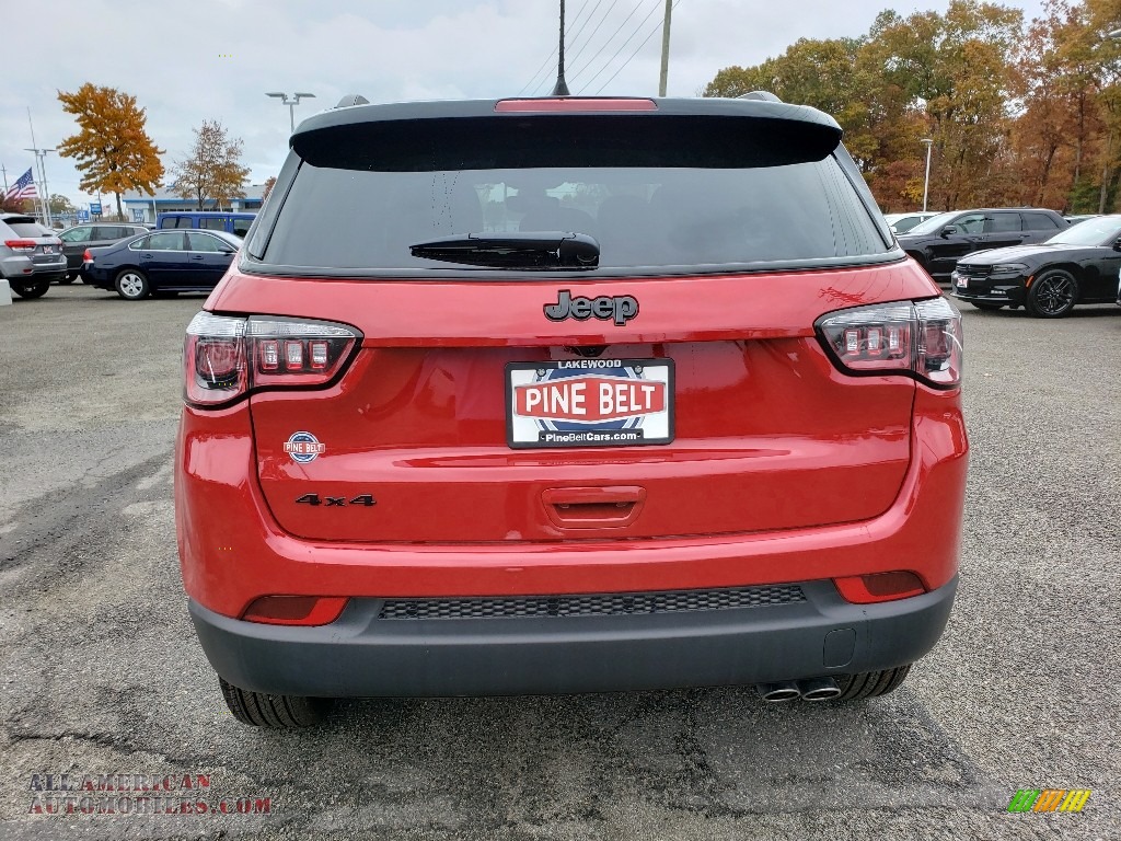 2019 Compass Altitude 4x4 - Red-Line Pearl / Black photo #5