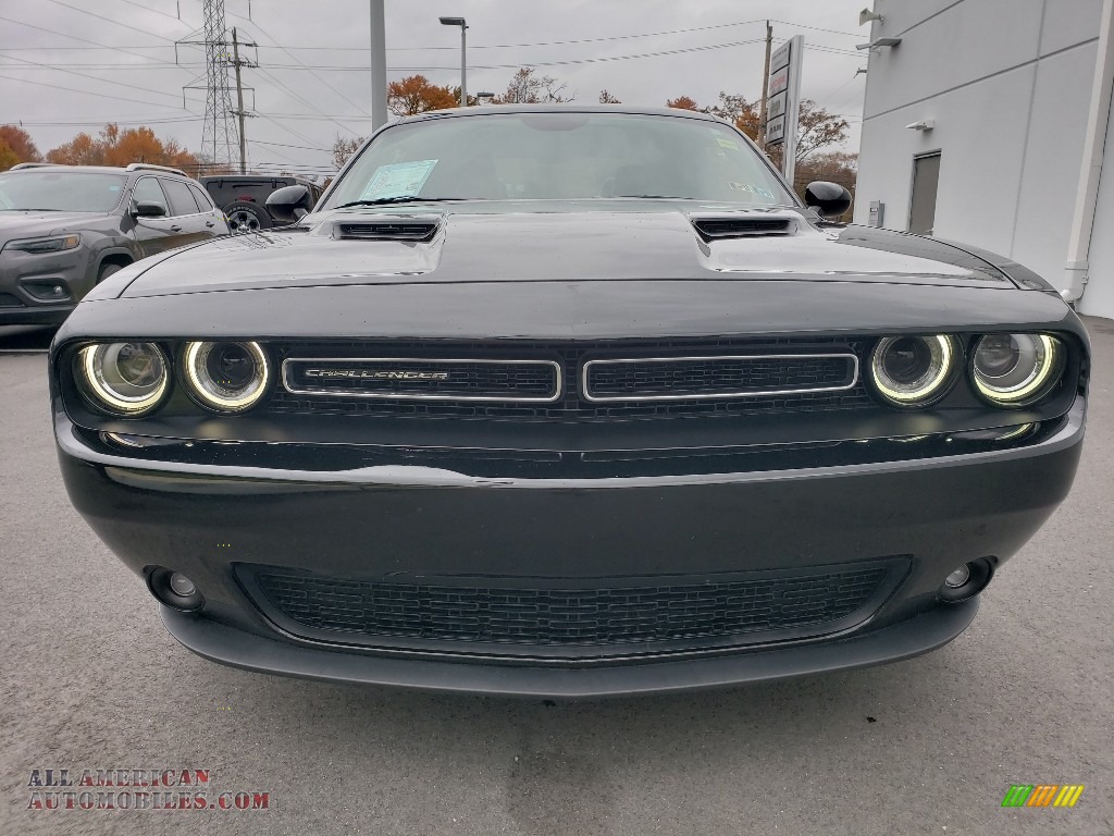 2018 Challenger GT AWD - Pitch Black / Black/Ruby Red photo #2