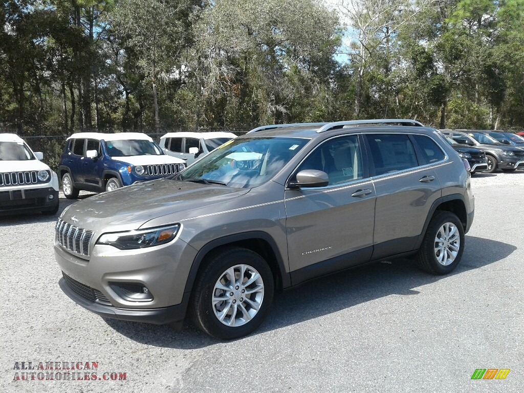 Light Brownstone Pearl / Black/Light Frost Beige Jeep Cherokee Latitude