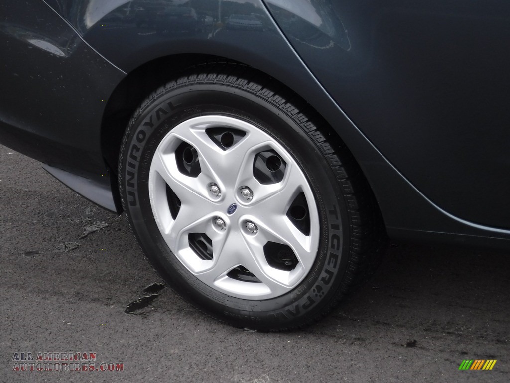 2011 Fiesta SE Sedan - Monterey Grey Metallic / Light Stone/Charcoal Black Cloth photo #3