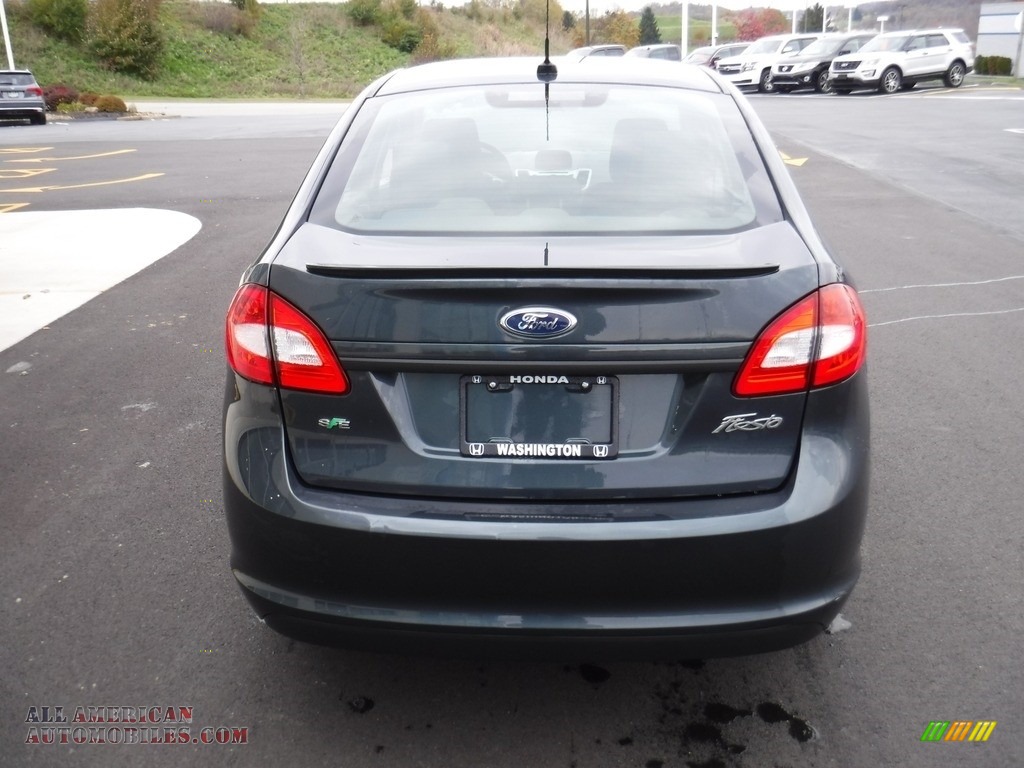 2011 Fiesta SE Sedan - Monterey Grey Metallic / Light Stone/Charcoal Black Cloth photo #9