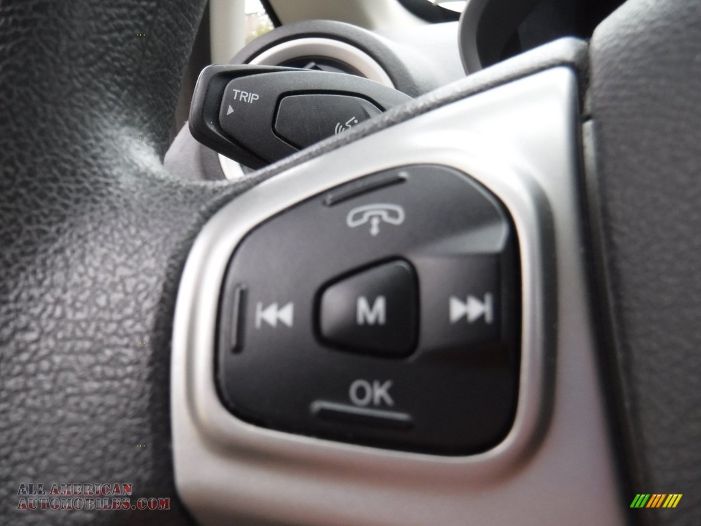 2011 Fiesta SE Sedan - Monterey Grey Metallic / Light Stone/Charcoal Black Cloth photo #18