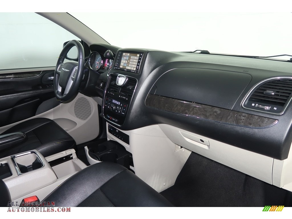 2015 Town & Country Touring-L - Brilliant Black Crystal Pearl / Black/Light Graystone photo #17