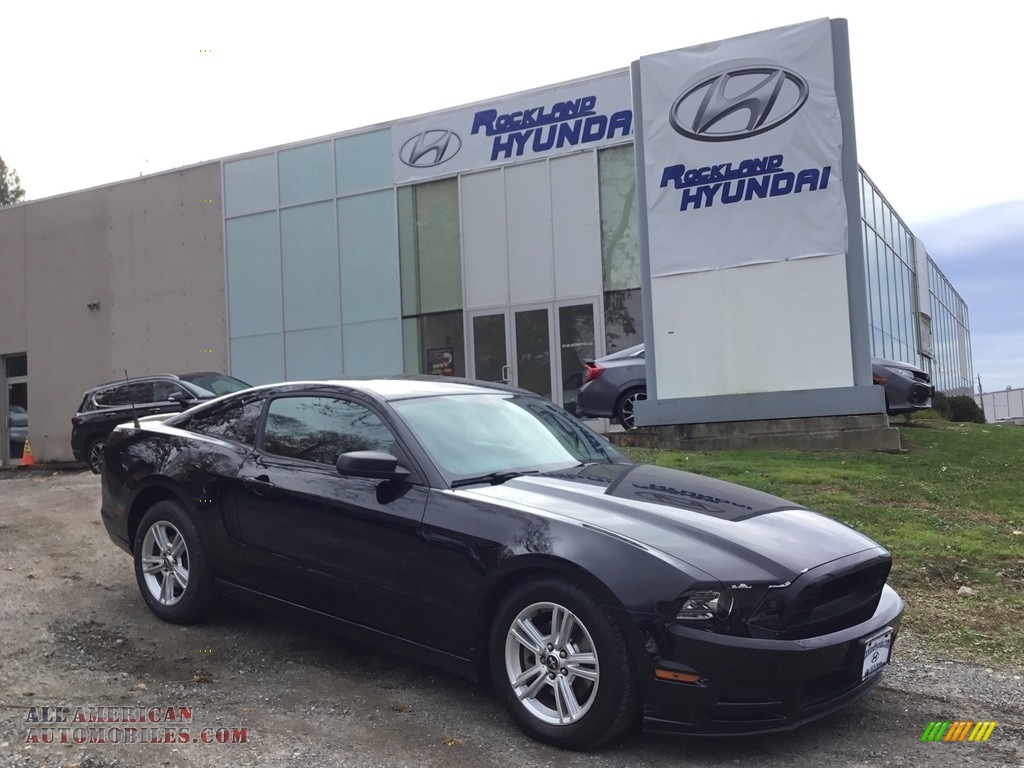 Black / Charcoal Black Ford Mustang V6 Premium Coupe