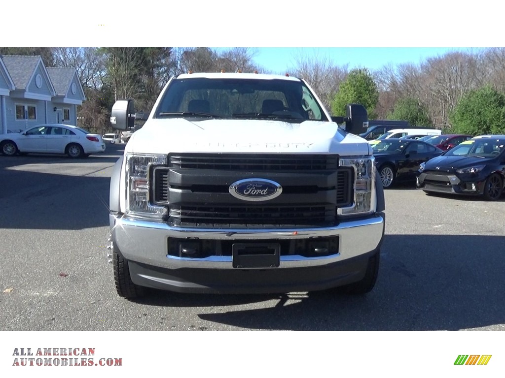 2019 F550 Super Duty XL Regular Cab 4x4 Chassis - White / Earth Gray photo #2