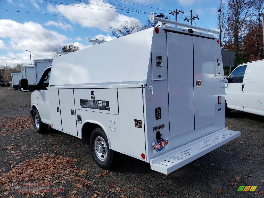 2018 Express Cutaway 3500 Work Van - Summit White / Medium Pewter photo #4