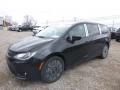 Chrysler Pacifica Touring Plus Brilliant Black Crystal Pearl photo #1