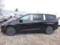 Chrysler Pacifica Touring Plus Brilliant Black Crystal Pearl photo #2