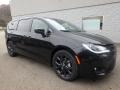 Chrysler Pacifica Limited Brilliant Black Crystal Pearl photo #7