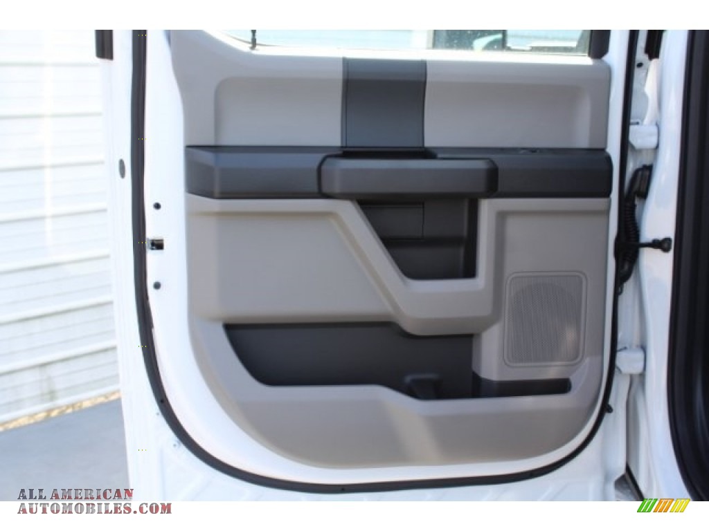 2019 F450 Super Duty XL Crew Cab 4x4 Chassis - Oxford White / Earth Gray photo #15