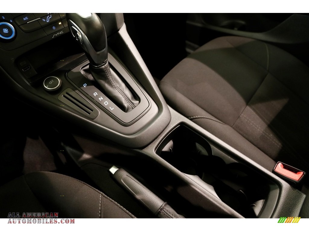 2016 Focus SE Sedan - Magnetic / Charcoal Black photo #12