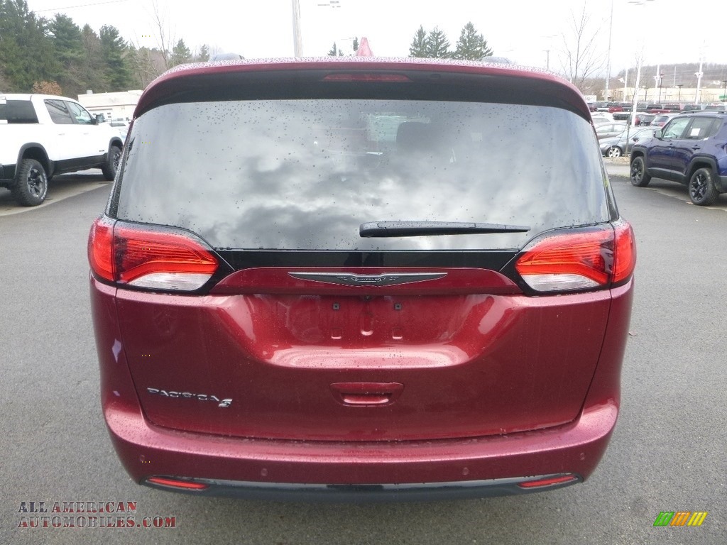2019 Pacifica Touring Plus - Velvet Red Pearl / Black/Alloy photo #4
