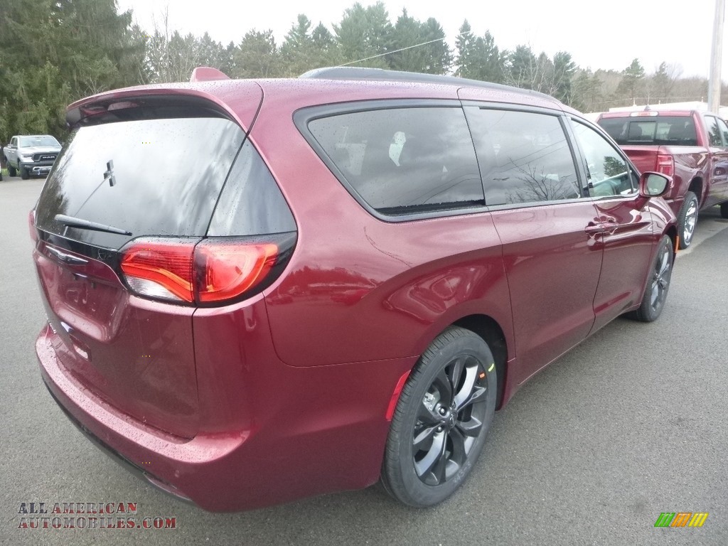2019 Pacifica Touring Plus - Velvet Red Pearl / Black/Alloy photo #5