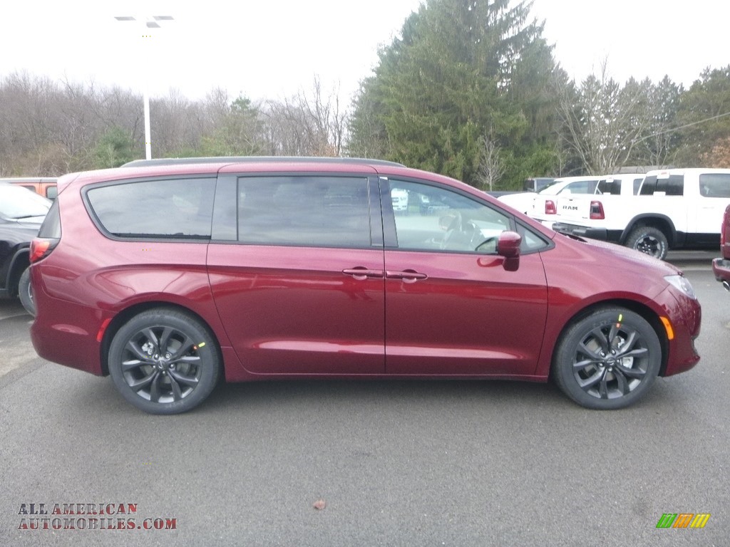 2019 Pacifica Touring Plus - Velvet Red Pearl / Black/Alloy photo #6