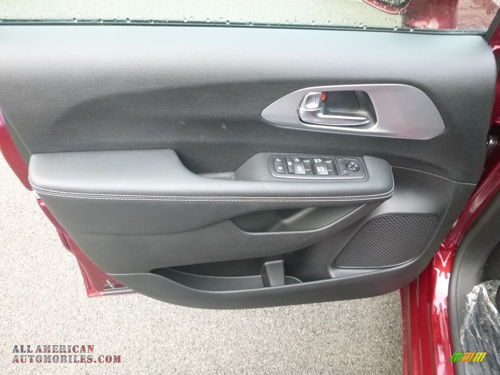 2019 Pacifica Touring Plus - Velvet Red Pearl / Black/Alloy photo #14