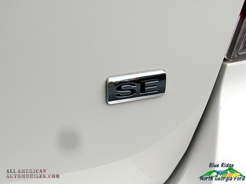 2011 Focus SE Sedan - White Suede / Medium Stone photo #30