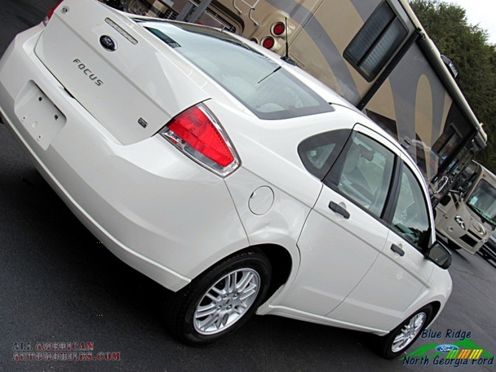 2011 Focus SE Sedan - White Suede / Medium Stone photo #28
