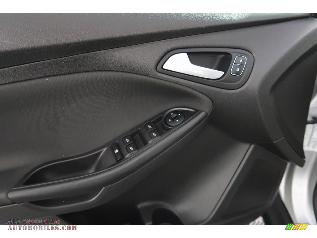 2017 Focus SE Sedan - Ingot Silver / Charcoal Black photo #46