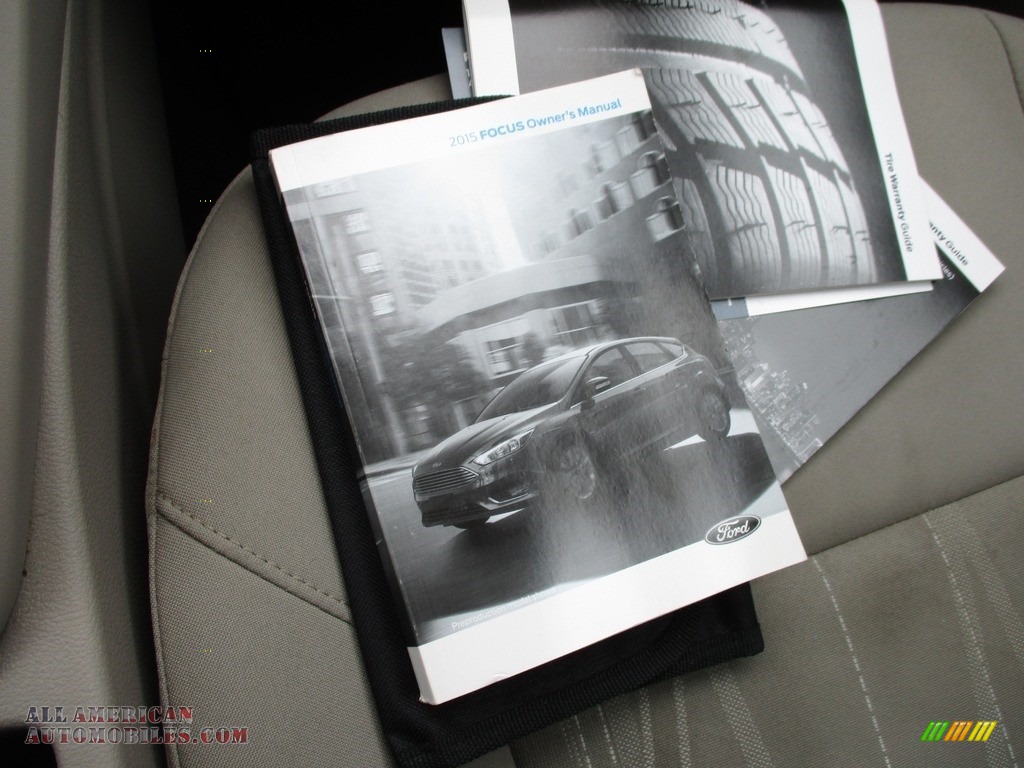 2015 Focus SE Hatchback - Magnetic Metallic / Charcoal Black photo #30