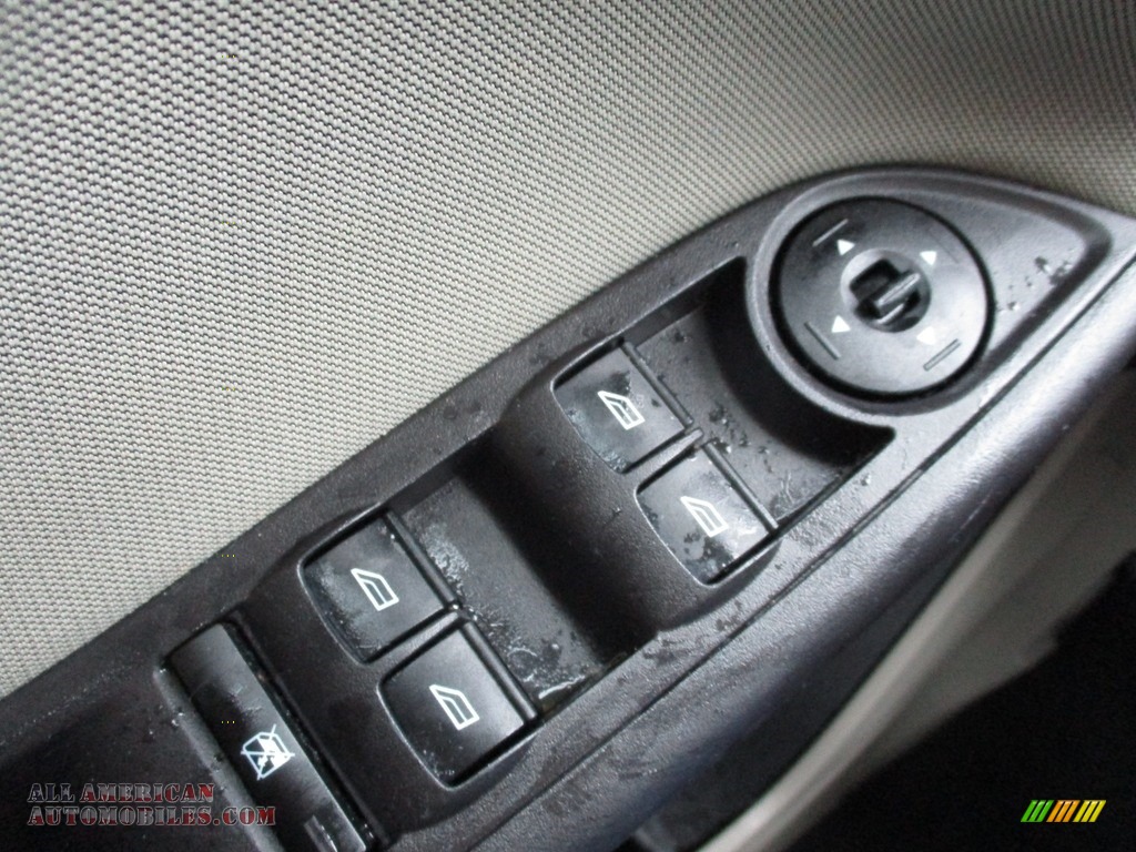 2015 Focus SE Hatchback - Magnetic Metallic / Charcoal Black photo #34