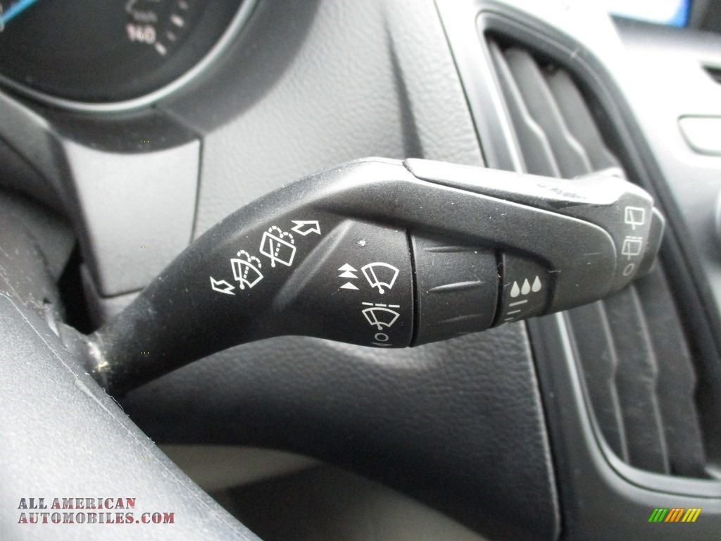 2015 Focus SE Hatchback - Magnetic Metallic / Charcoal Black photo #35