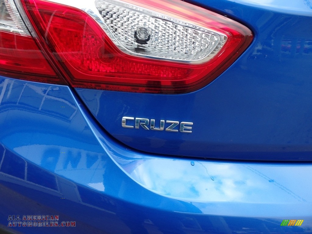 2019 Cruze LT Hatchback - Kinetic Blue Metallic / Black photo #10