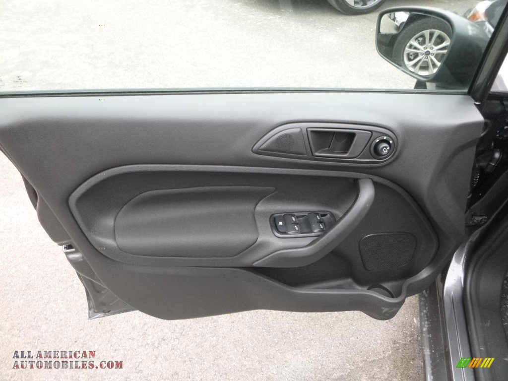 2019 Fiesta SE Sedan - Magnetic / Charcoal Black photo #11
